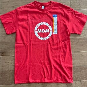 Gildan Red 'Dog Mom Club' Graphic Tee Medium NWT